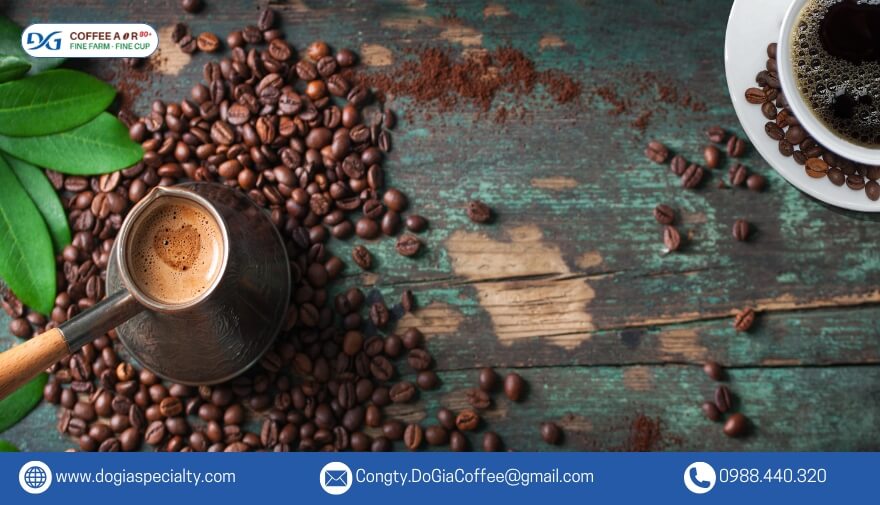 Uống một tách cà phê buổi sáng có thể tăng cường sự tỉnh táo do caffeine kích thích cả tủy sống và vỏ não