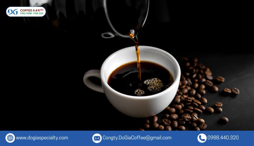 Nhờ khả năng kích thích sản sinh dopamin - chất dẫn truyền thần kinh quan trọng bị thiếu hụt ở bệnh nhân Parkinson - cafein mang đến hy vọng cải thiện các triệu chứng vận động và chức năng nhận thức cho người bệnh.