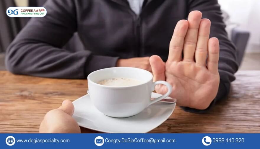 Uống cà phê khi bụng rỗng sẽ làm tăng acid trong dạ dày.