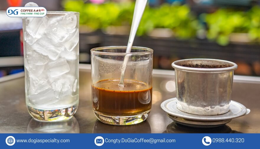 Phần lớn những người am hiểu về cà phê thường ưa chuộng cà phê phin hơn là cà phê đóng gói.