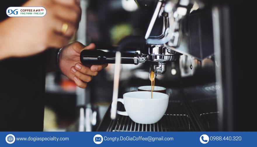 Một máy pha cà phê chuyên nghiệp thường có khả năng phục vụ từ 100 đến 300 ly cà phê chỉ trong một giờ.