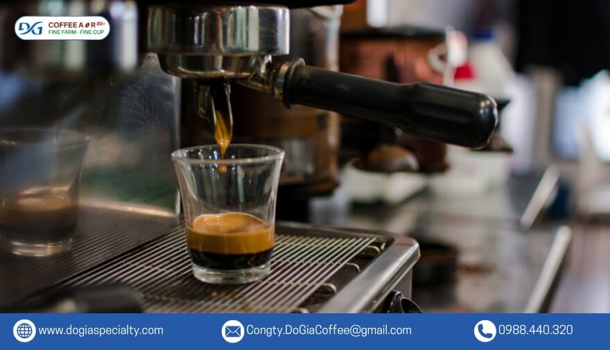 Cà phê pha máy đảm bảo mùi thơm ngon và sự đồng nhất về hương vị giữa các ly cà phê.
