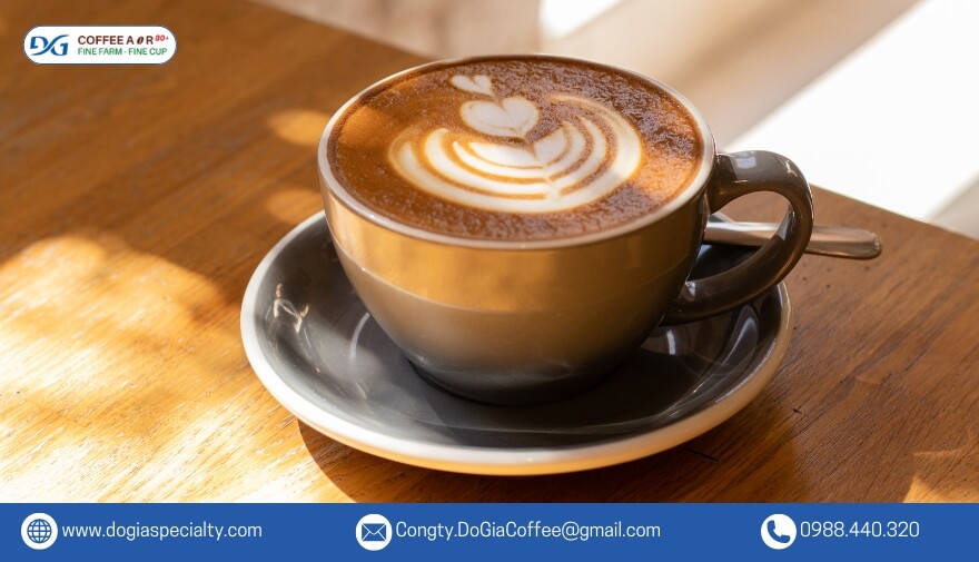 Đặc biệt của cappuccino là tính nghệ thuật của người pha chế trong việc tạo ra những hoa văn phức tạp trên bề mặt kem của nó