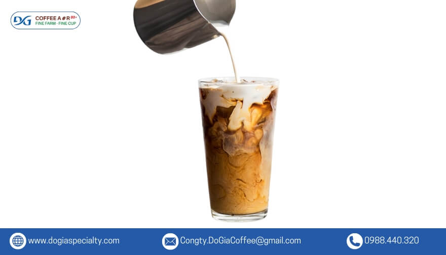 Bạc xĩu được làm từ nguyên liệu chính là cà phê nhưng được biến tấu theo công thức của người Hoa