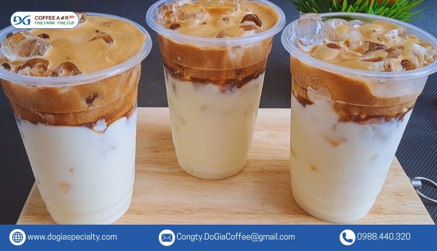 Cà phê kết hợp với sữa chua tạo nên một thức uống bất ngờ và được yêu thích đối với nhiều người yêu thích cà phê nhưng lại ngại vị đắng của nó