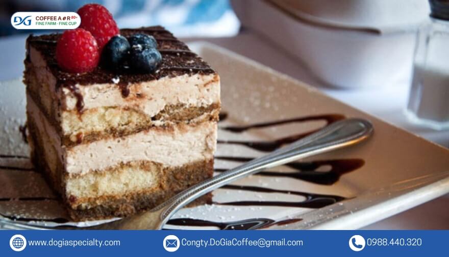 Bánh ăn kèm khi uống cà phê: Bánh Tiramisu