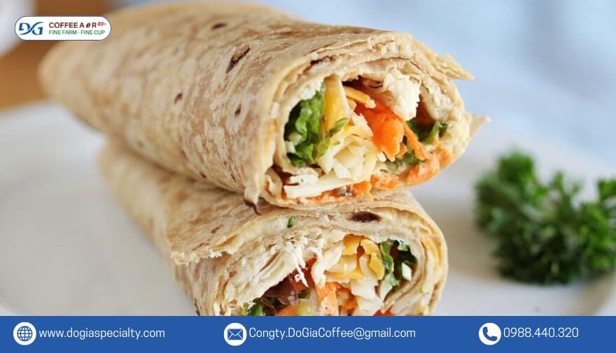 Bánh ăn kèm khi uống cà phê Hummus Wrap