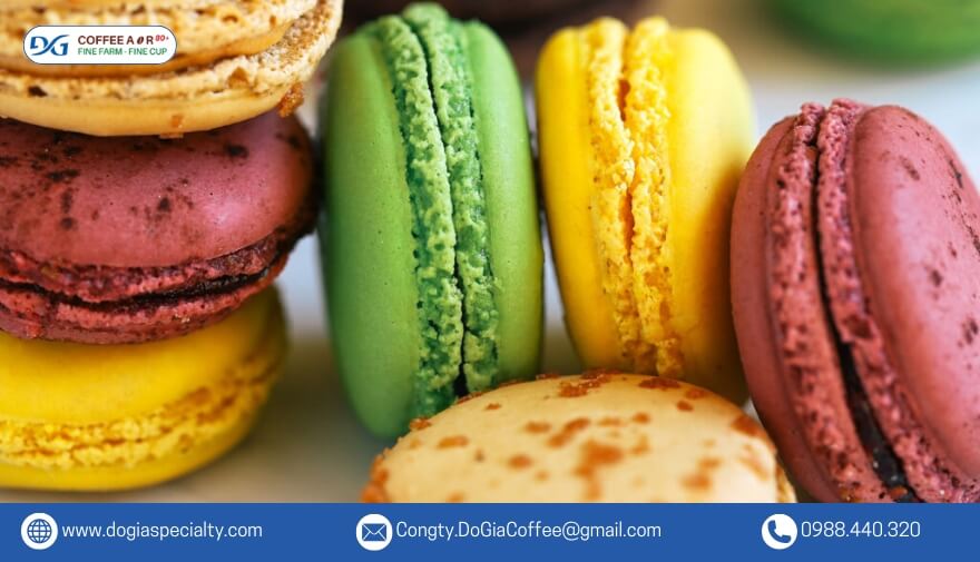 Bánh Macaron ăn kèm khi uống cà phê